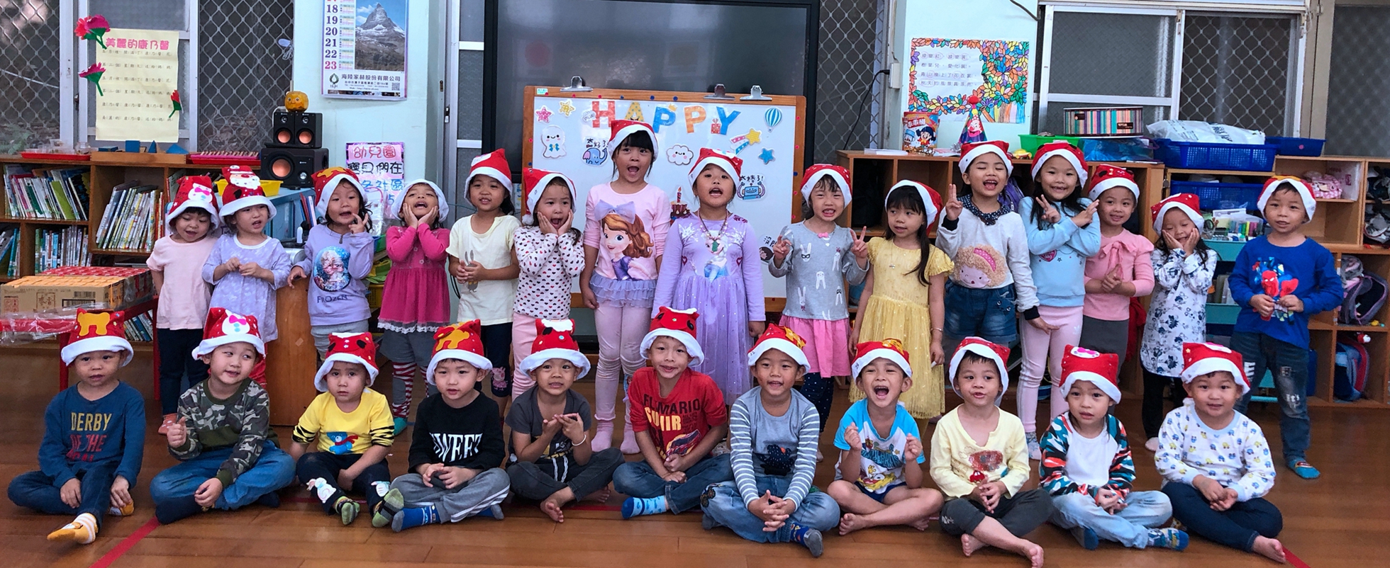 幼兒園配合聖誕節活動製作聖誕帽